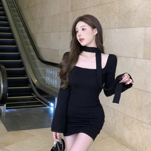 가을 여성 슬림핏 메리노울 니트 원피스 긴팔 힙 스커트 레이어드 가능 스타일리시한 착용감 부드러운 소재