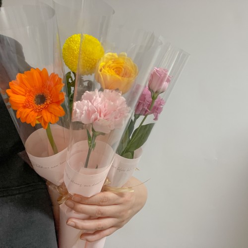 플로민스 생화 한송이 꽃다발 연한색 포장 거베라 장미 카네이션 행사 답례품 꽃배달 싼곳